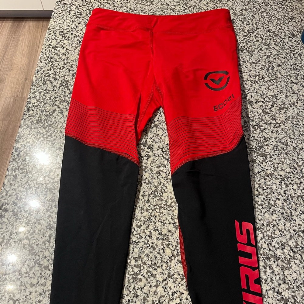 Virus Performance Leggings